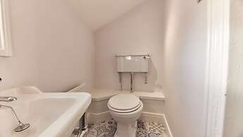 Host Stay Peacock House