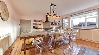 Host Stay Peacock House