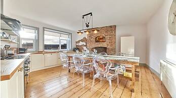 Host Stay Peacock House