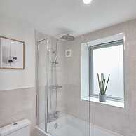 Host Stay Coastal Townhouse