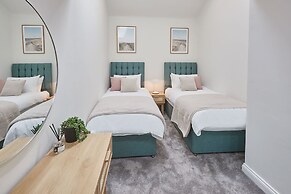 Host Stay Coastal Townhouse