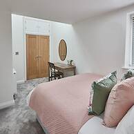 Host Stay Coastal Townhouse