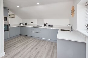 Host Stay Coastal Townhouse