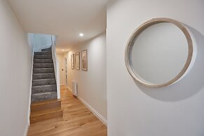 Host Stay Coastal Townhouse