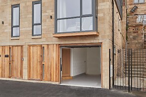 Host Stay Coastal Townhouse