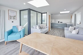 Host Stay Coastal Townhouse