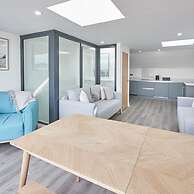 Host Stay Coastal Townhouse