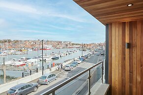 Host Stay Coastal Townhouse