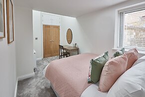 Host Stay Coastal Townhouse