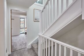 Host Stay Coastal Townhouse