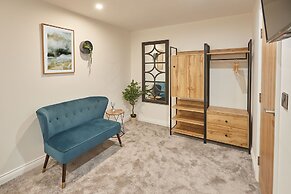 Host Stay Coastal Townhouse