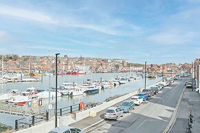 Host Stay Coastal Townhouse