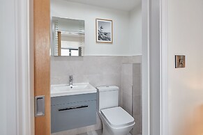 Host Stay Coastal Townhouse