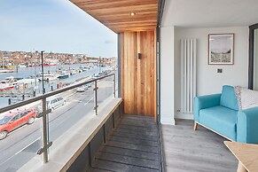 Host Stay Coastal Townhouse