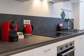 Modern Apartment in Via Carloni by Wonderful Italy