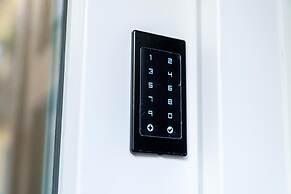 Modern Apartment in Via Carloni by Wonderful Italy