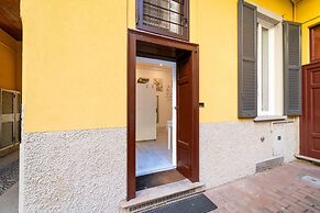 Modern Apartment in Via Carloni by Wonderful Italy