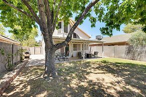 Modern Phoenix Home w/ Gas Fire Pit - Dogs Welcome