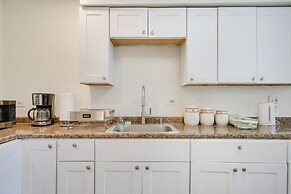 Berwyn Apartment Rental ~ 11 Mi to Chicago!