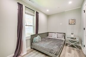 Des Plaines Vacation Rental w/ Spacious Backyard!