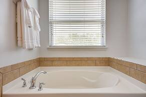 Orange Park Townhome Vacation Rental w/ Patio!