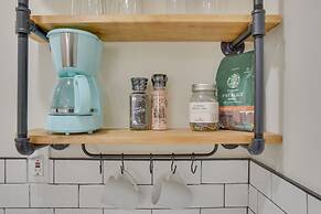 Nifty Miami Apartment ~ 5 Mi to Downtown!