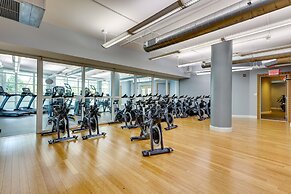 Miami Vacation Rental w/ Balcony, Pool & Hot Tub!