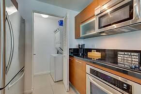 Miami Vacation Rental w/ Balcony, Pool & Hot Tub!