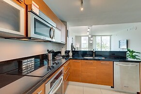 Miami Vacation Rental w/ Balcony, Pool & Hot Tub!