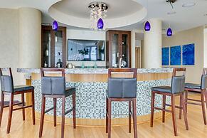 Miami Vacation Rental w/ Balcony, Pool & Hot Tub!