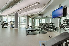 Miami Vacation Rental w/ Balcony, Pool & Hot Tub!