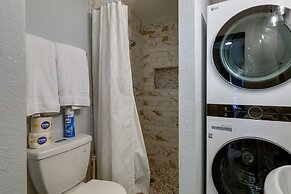 Tampa Home w/ Patio - 1 Mi to Busch Gardens!