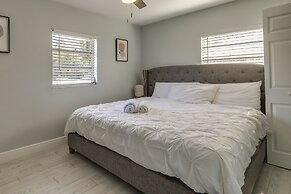 Tampa Home w/ Patio - 1 Mi to Busch Gardens!