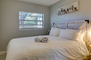 Tampa Home w/ Patio - 1 Mi to Busch Gardens!