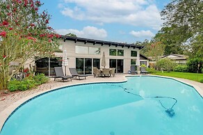 Bright Tampa Oasis w/ Outdoor Pool & Gazebo!
