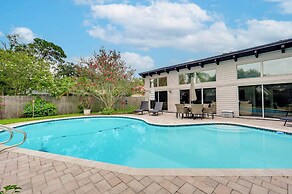 Bright Tampa Oasis w/ Outdoor Pool & Gazebo!