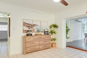 Bright Tampa Oasis w/ Outdoor Pool & Gazebo!