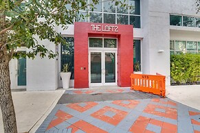 Luxe Downtown Miami Apt: Balcony, Pools, City View