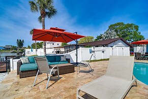 Waterfront Oasis w/ Hot Tub ~ 10 Mi to Dtwn Tampa