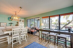 Waterfront Oasis w/ Hot Tub ~ 10 Mi to Dtwn Tampa