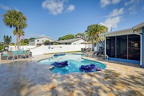 Waterfront Oasis w/ Hot Tub ~ 10 Mi to Dtwn Tampa