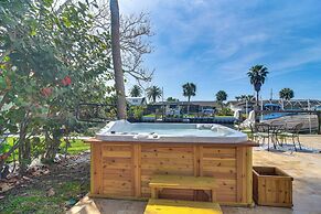 Waterfront Oasis w/ Hot Tub ~ 10 Mi to Dtwn Tampa