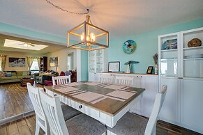 Waterfront Oasis w/ Hot Tub ~ 10 Mi to Dtwn Tampa