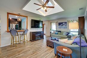 Waterfront Oasis w/ Hot Tub ~ 10 Mi to Dtwn Tampa