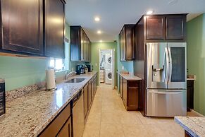 Waterfront Oasis w/ Hot Tub ~ 10 Mi to Dtwn Tampa