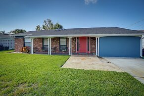 Waterfront Oasis w/ Hot Tub ~ 10 Mi to Dtwn Tampa