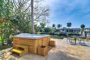 Waterfront Oasis w/ Hot Tub ~ 10 Mi to Dtwn Tampa