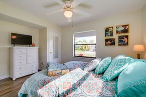 Waterfront Oasis w/ Hot Tub ~ 10 Mi to Dtwn Tampa