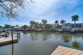Waterfront Oasis w/ Hot Tub ~ 10 Mi to Dtwn Tampa