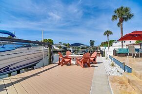 Waterfront Oasis w/ Hot Tub ~ 10 Mi to Dtwn Tampa